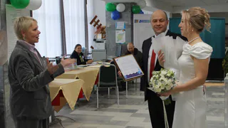 В Усинске молодожёны отметили свадьбу участием в голосовании
