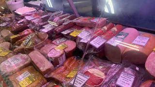 Гости будут плеваться от такого оливье: Роскачество определило колбасу, которая испортит любой салат