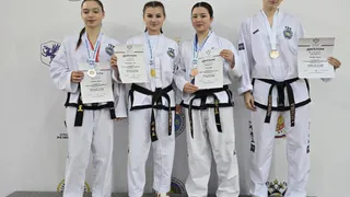 Бойцы Покровского округа взяли два «золота» на старте турнира в Сириусе