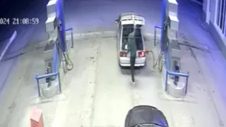 В Магнитогорске водитель уехал с заправки, не вытащив пистолет из бензобака