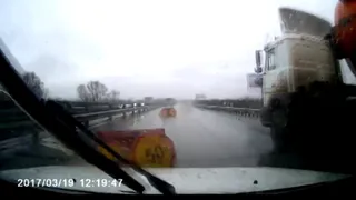 Под Рязанью несколько автомобилей сбили дорожные знаки