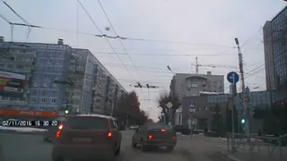 Три опасных маневра за 30 секунд - видеоподборка