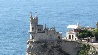 «Поживёшь годик — привыкнешь»: прожила 5 лет в Крыму, но так и не смогла привыкнуть — даже местные теперь признаются, что тяжело