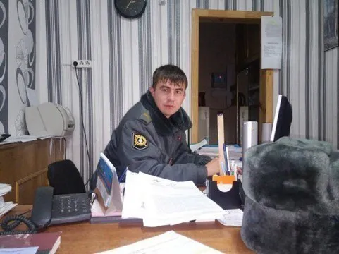 Экс-полицейский избил инвалида, привязял его тросом к машине и требовал денег