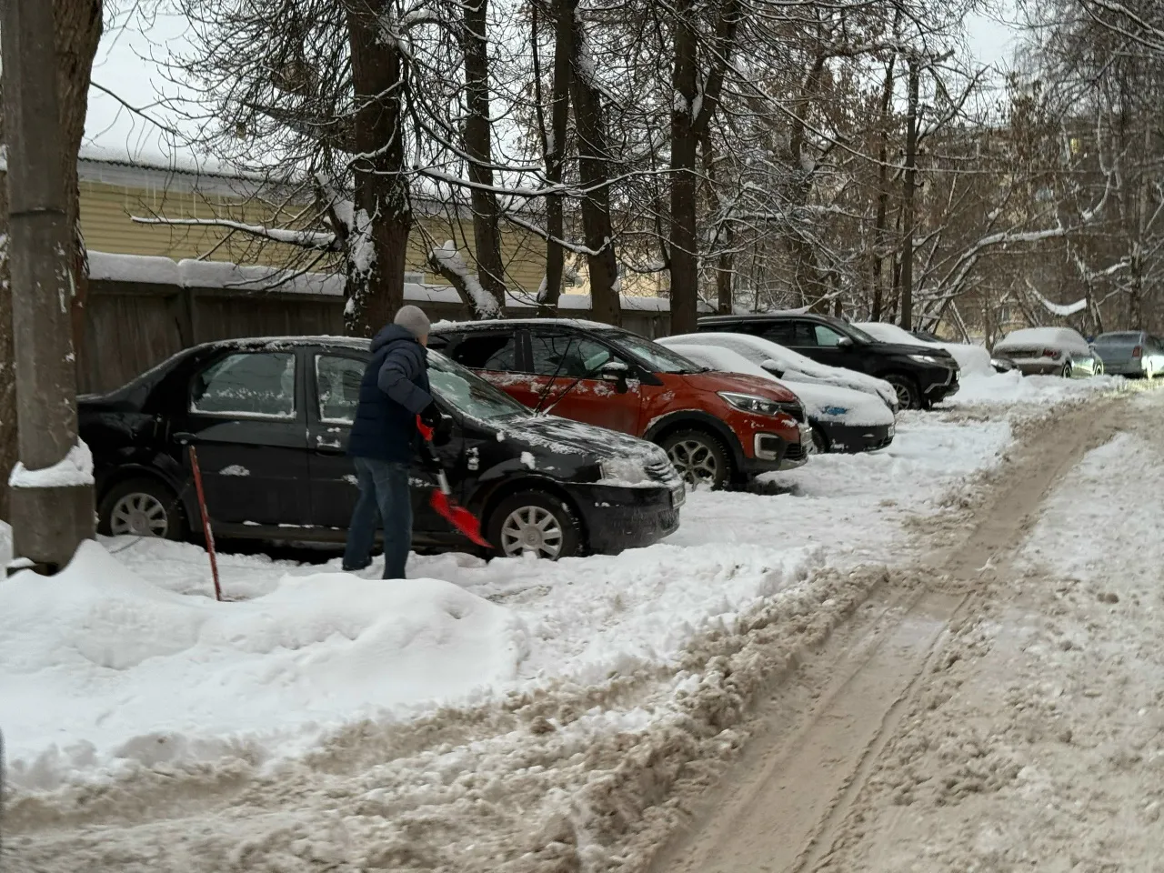 Прогревал мотор по 20 минут каждое утро зимой — а зря: всё решает одна стрелка