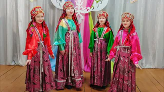 Новые костюмы стали подарком для фольклорного коллектива из усинского Новикбожа