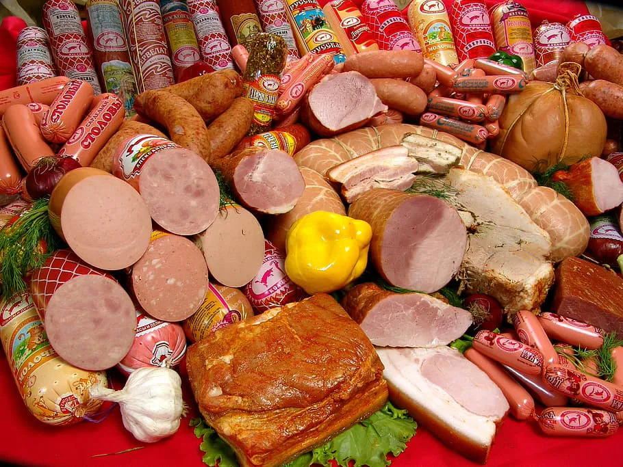 Смело берите: в этой колбасе - только 100% рубленое мясо и специи, а вкус просто отменный