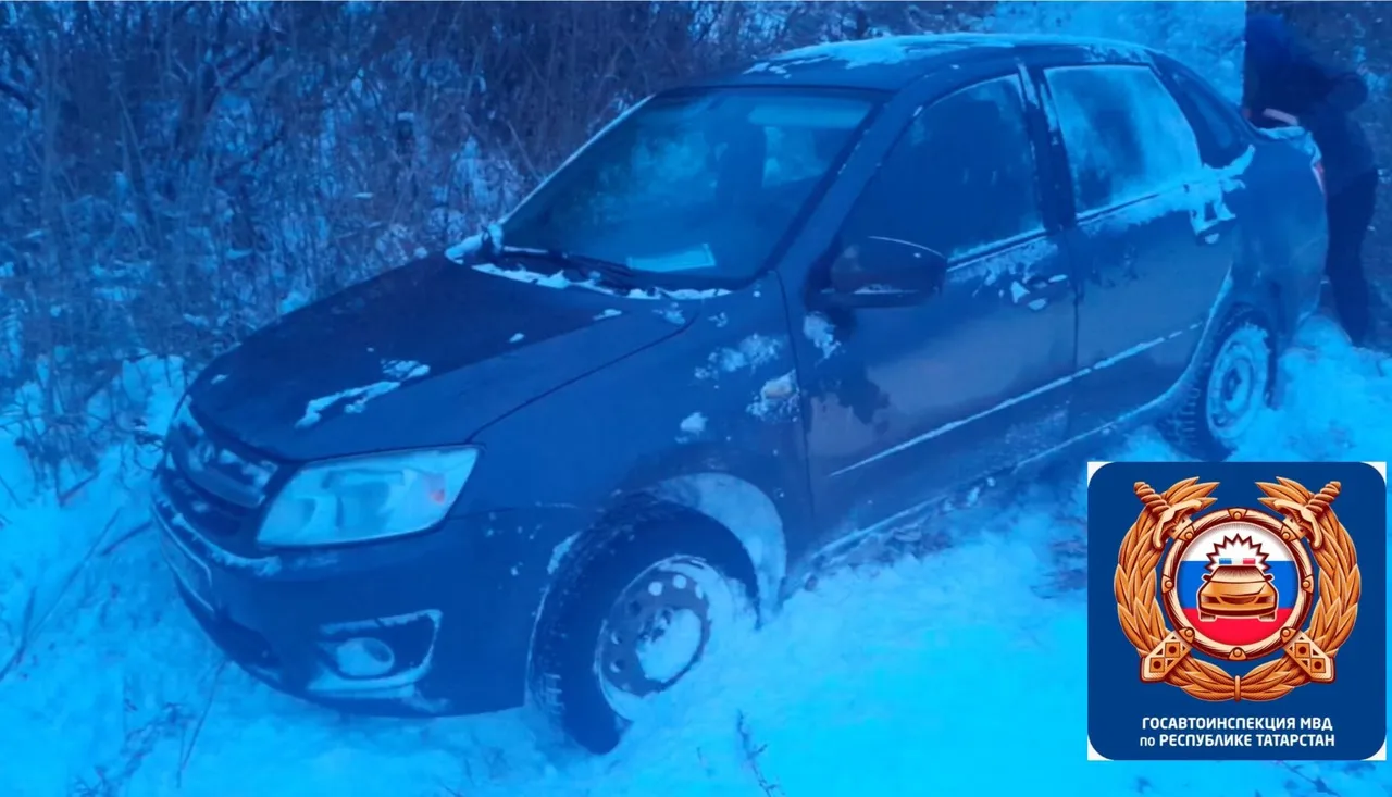 В Нижнекамске сотрудники Госавтоинспекции помогли автоледи, съехавшей в кювет