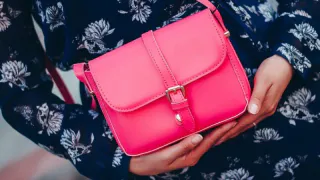 Женщина с высоким интеллектом всегда носит в сумке эти 8 вещей. А вы?