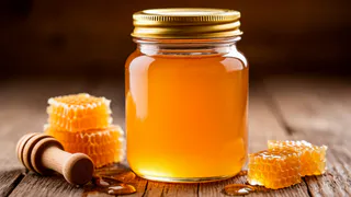 Купил мед на обочине — продавцы честно рассказали, как его подделывают: запомните раз и навсегда и не повторяйте мои ошибки