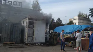 В  Торговом городке загорелась палатка - комментарии МЧС