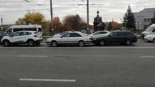 На Набережной в Брянске столкнулись три иномарки: погиб мужчина