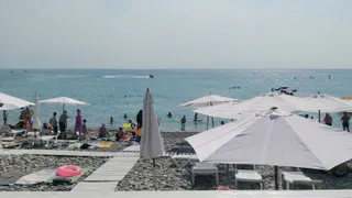 В нас воду не пускают: на пляжах Анапы ввели полный запрет на купание в Черном море. Отпуск россиян испорчен