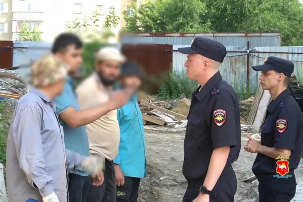 На стройке в Челябинской области мигрантам вручили повестки в военкомат