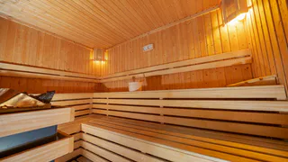 Протянул кабель — и трубы в бане всегда теплые, даже воду в мороз не сливаю: самый простой способ