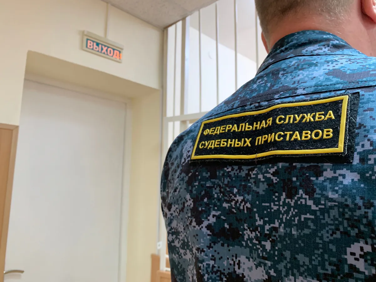 Судебные приставы обжаловали арест имущества челябинского военврача в Верховном суде: подробности дела