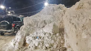 «Осталось полторы полосы с колеями»: рязанка пожаловалась губернатору на уборку снега у школ