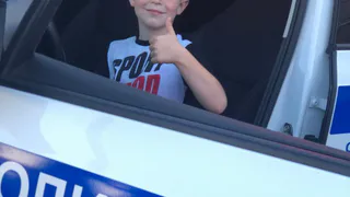 Нижнекамские полицейские устроили праздник первоклашкам