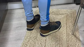 Обувь больше не воняет - узнала, как быстро освежить кроссовки и ботинки. Никаких танцев с бубном - все просто