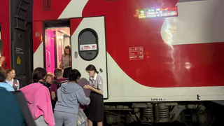 «Тайная» жизнь проводников РЖД: 6 неожиданных вещей, которые скрыты от глаз пассажиров