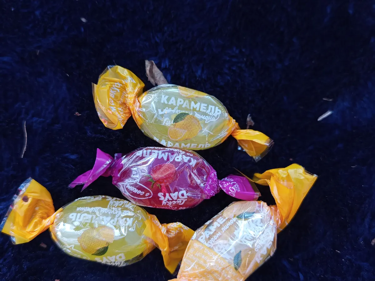 Взяла 5 конфет в Пятерочке, весы на кассе показали 320 граммов: так могут надурить в магазине