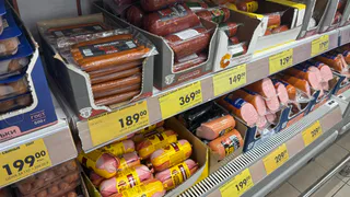 Купили по совету в Чижике колбасу Любительскую за 199 руб батон: вот почему она у домашних вызвала споры и разногласия