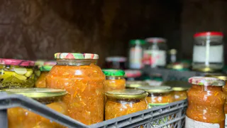 Открыл, разогрел и ешь - просто раскладываю крупу по банкам и ставлю в холодильник: ужин за 20 минут на зиму