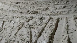 Рязанцы жалуются на снежную кашу во дворе жилого дома