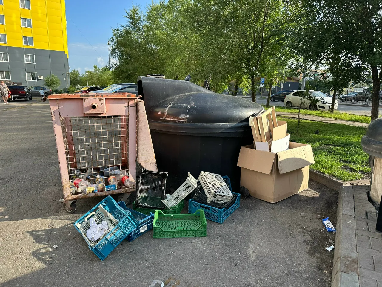 В платежке за мусор идеальный порядок, а контейнеры переполнены: рассказываем брянцам про тариф за мусор и где принимают жалобы