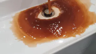 «Спасибо за квас!»: нижнекамцы показали, какая вода течет из кранов в 