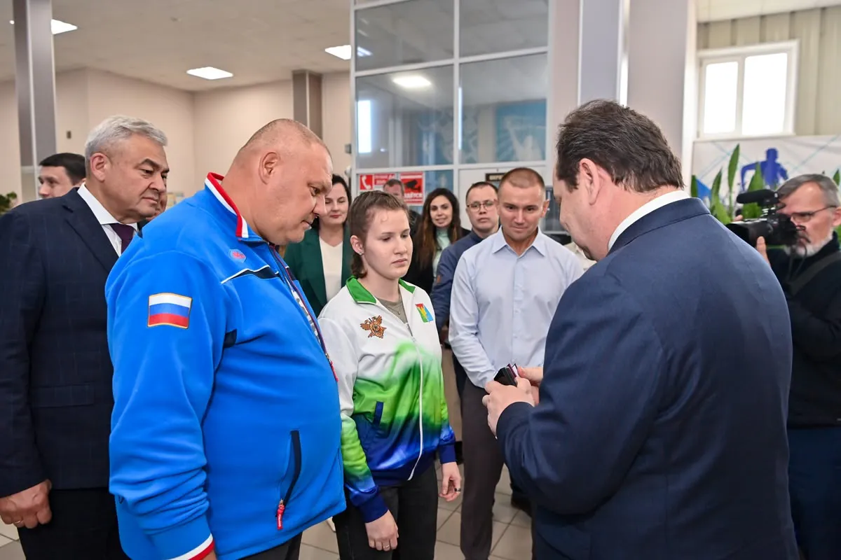 Сосногорская спортсменка получила удостоверение МС из рук врио главы Коми