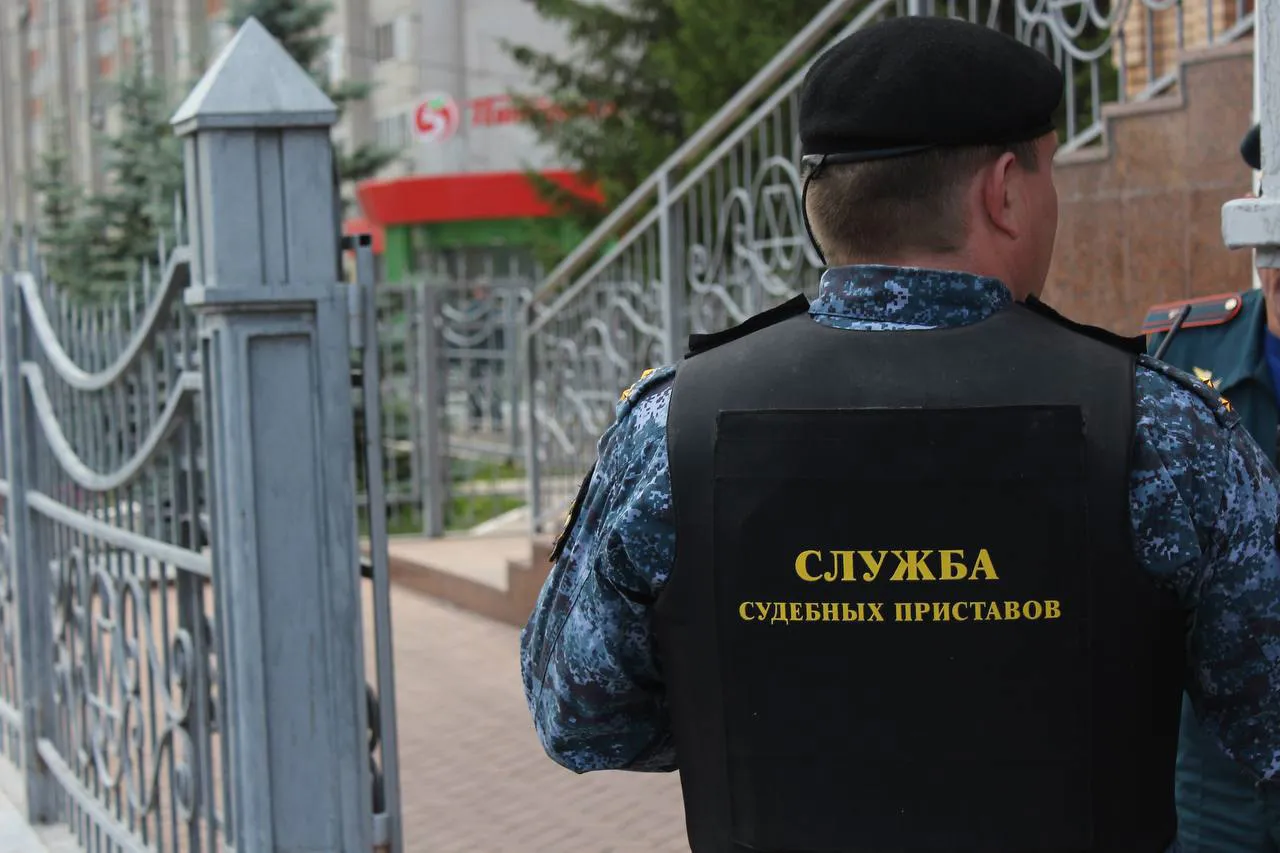 Житель Азербайджана не смог вернуться на родину, пока не погасил долги