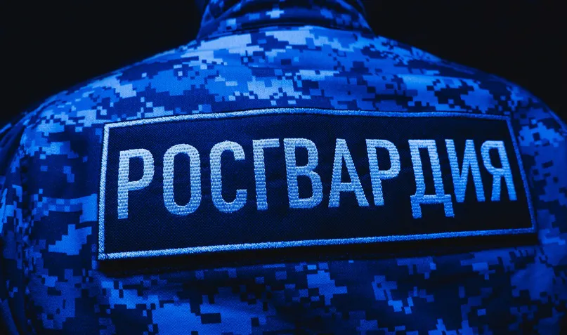 22-летний пьяный житель Пензы кулаком разбил дверь в баре