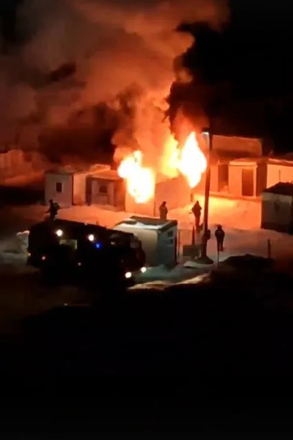 В Магнитогорске вспыхнул строительный вагончик на территории будущей школы