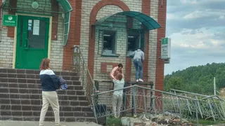 Деньги на высоте: в Камских Полянах люди прыгают до банкомата