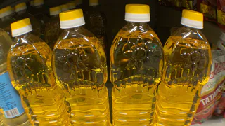 Янтарная отрава в красивой бутылке: Роскачество назвало худшие бренды растительного масла