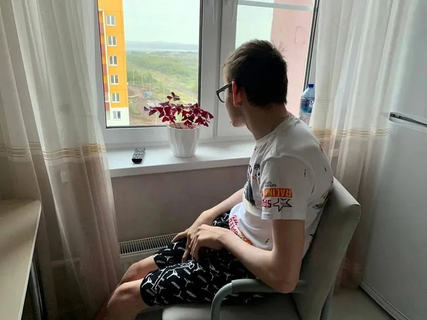 Магнитогорская семья с ребенком-инвалидом оказалась в сложной ситуации из-за неисправного лифта и неудобного подъемника