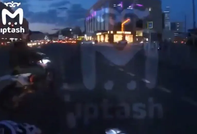 Питбайкеры устроили эпичную погоню от мотобатальона ГИБДД в центре Казани