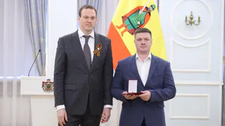 Губернатор Павел Малков наградил врача Рязанской ОКБ Дмитрия Карпова