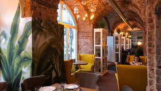 В Челябинске работник кофейни разгромил заведение после конфликта с руководством