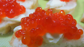 Подработка перед праздниками: рязанец торговал на улице поддельной икрой