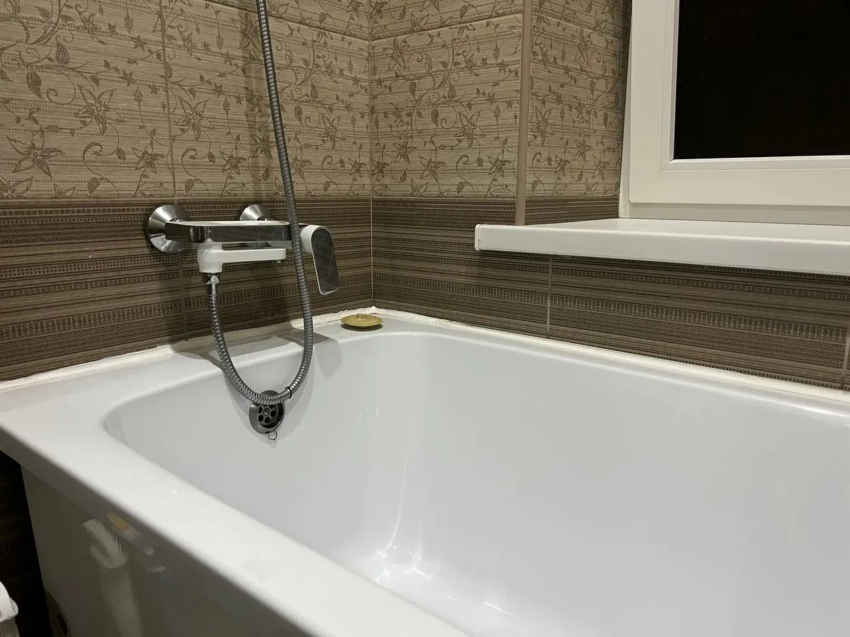 Разводим 50 граммов — и ванна блестит даже в темноте: ни ржавчины, ни налета — действенный лайфхак