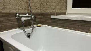 Разводим 50 граммов — и ванна блестит даже в темноте: ни ржавчины, ни налета — действенный лайфхак