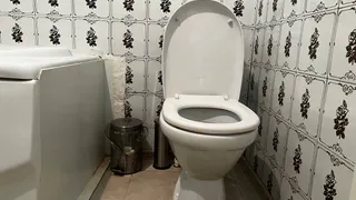 Унитаз будет сверкать, как бриллиант: поможет копеечное средство — полезный лайфхак от эксперта