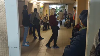 Проще переболеть "на ногах": в рязанской поликлинике собрались бесконечные очереди