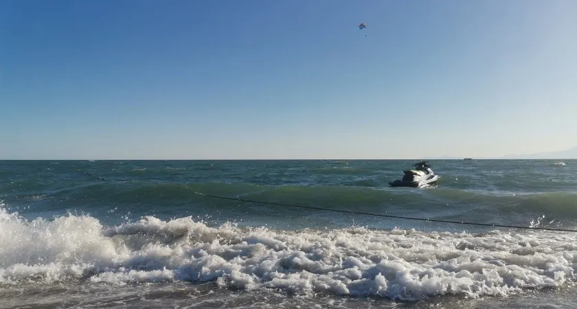 Там дешевле чем в Краснодарском крае и уважают русских: на этот золотой курорт поеду на майских