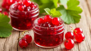 Как я заготавливаю идеальный джем из красной смородины без хлопот: быстро, много и без косточек