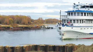 В Лесопарке построили новую пристань, а про существующий речной порт, похоже, все забыли