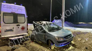 В Коми неопытный водитель врезался в скорую и травмировал трёх медработников