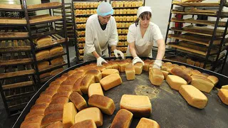 Почему сахар дешевеет, а хлеб дорожает?